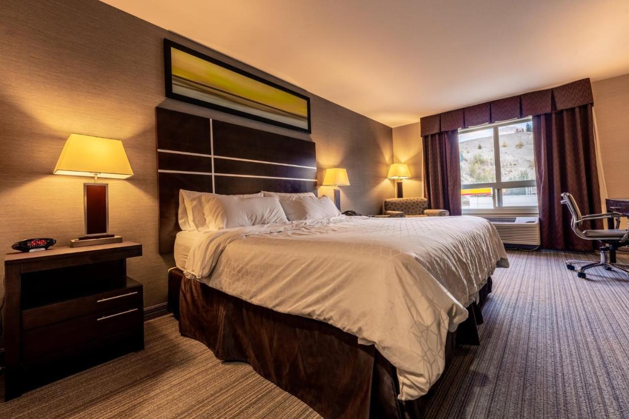 Holiday Inn Express Golden-Kicking Horse By Ihg Exterior photo