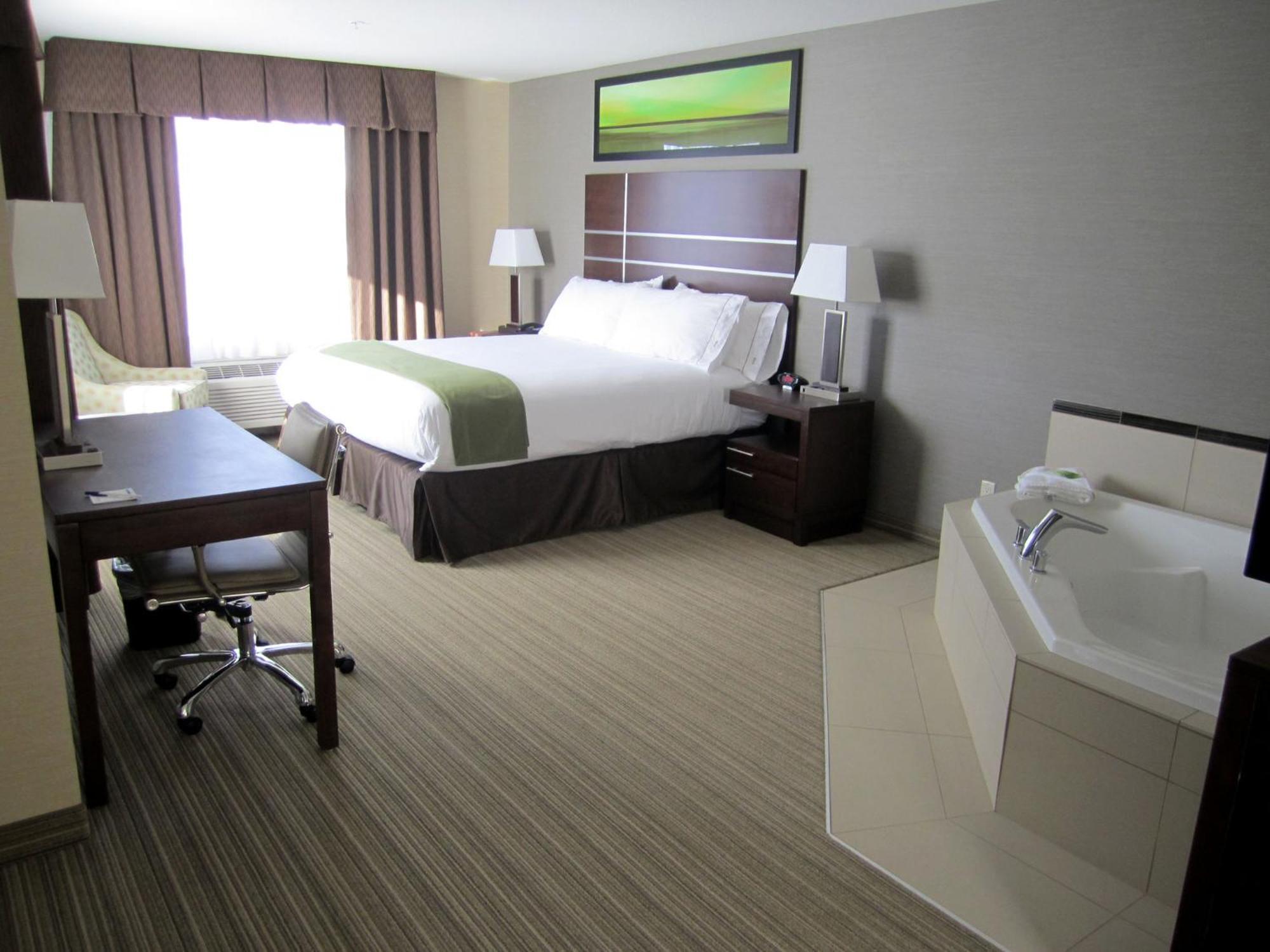Holiday Inn Express Golden-Kicking Horse By Ihg Exterior photo
